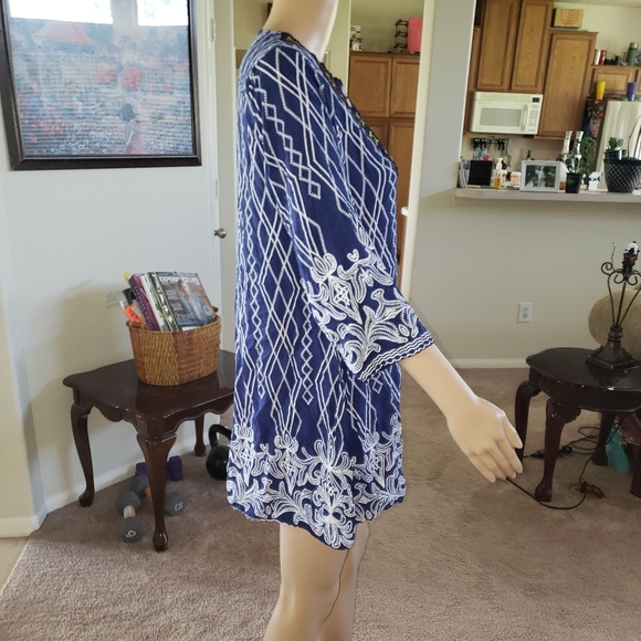 Intricately embroidered chest flowy quarter sleeve - Picture 8 of 9